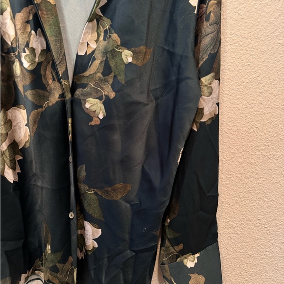 $495 Vince Floral Camellia Branch silk satin shirt blue white workwear Revolve - Picture 15 of 15